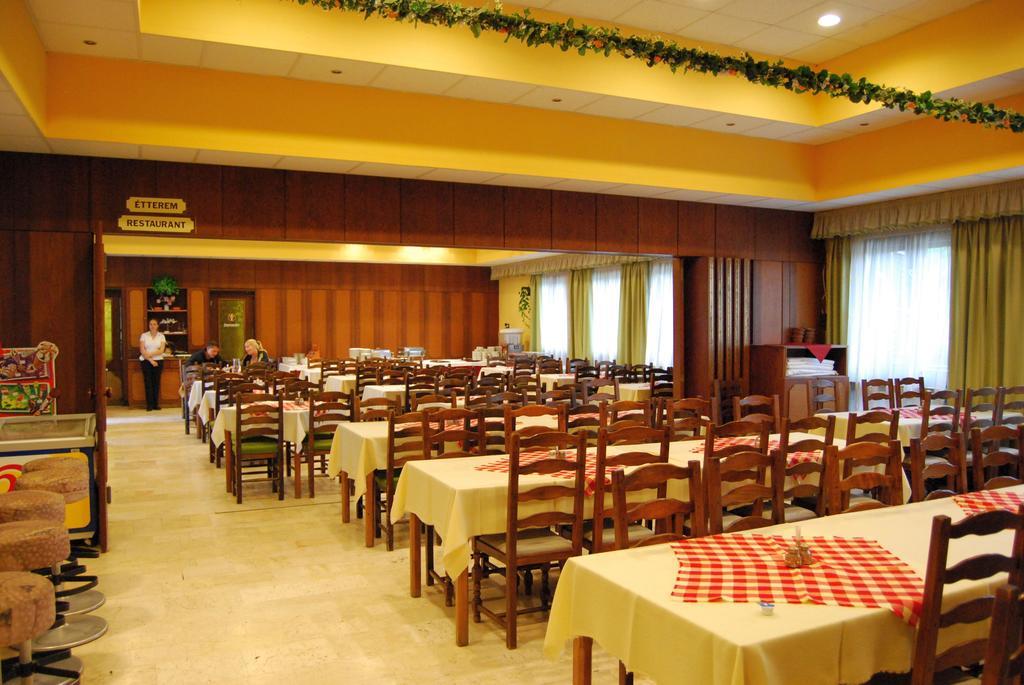 באלאטונפורד Hotel Agro מראה חיצוני תמונה